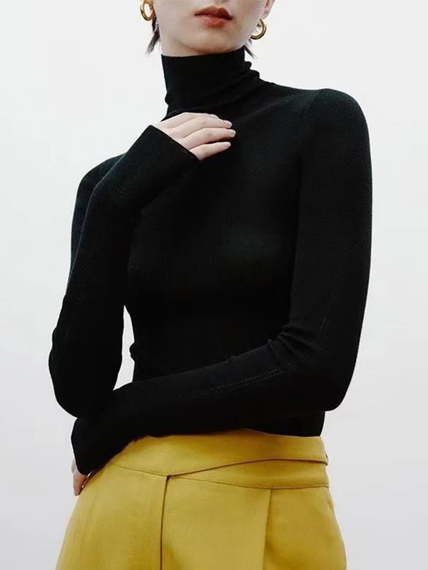 Black-turtleneck